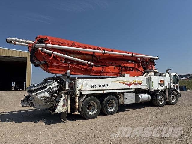 Mack MR688S مضخات خرسانة