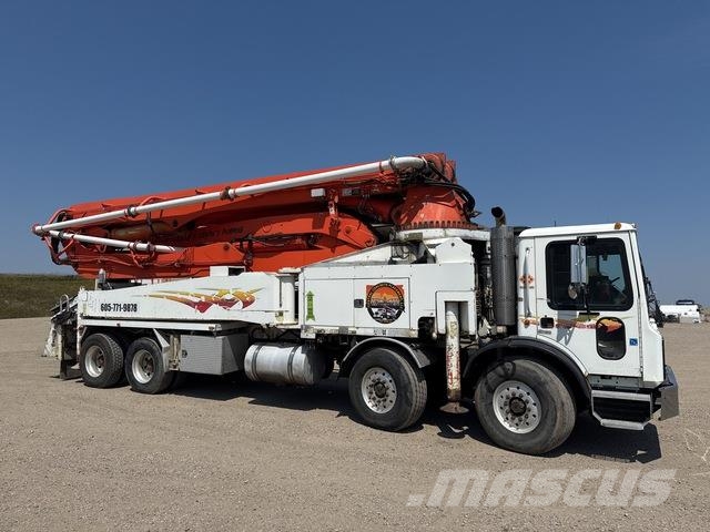 Mack MR688S مضخات خرسانة