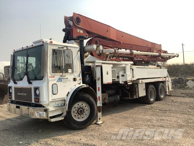 Mack MR688S Бетонопомпи
