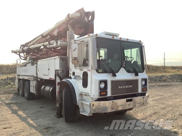 Mack MR688S Kravas mašīna- betona sūknis