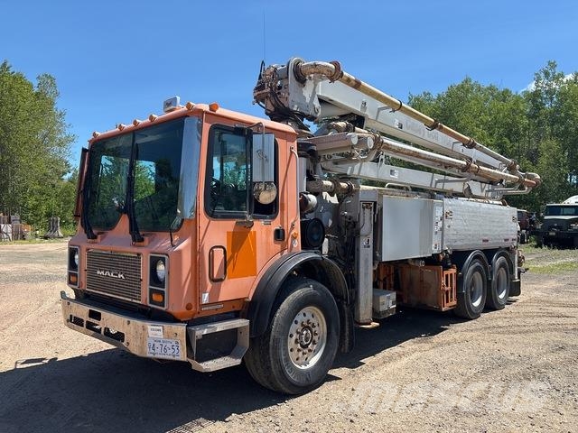 Mack MR688S Autopompe per calcestruzzo