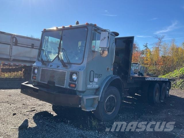 Mack MR690S Flatbed / Dropside trucks