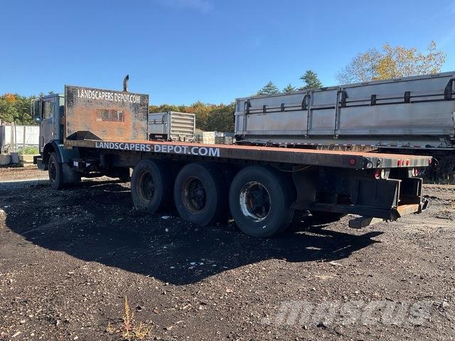 Mack MR690S Platte bakwagens
