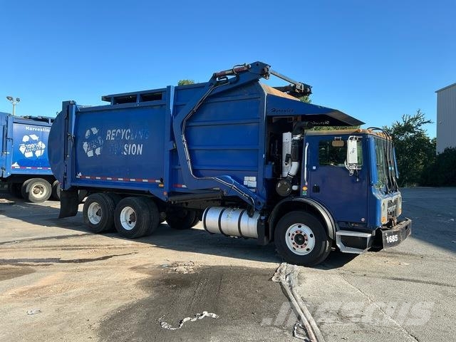 Mack MRU613 Müllwagen