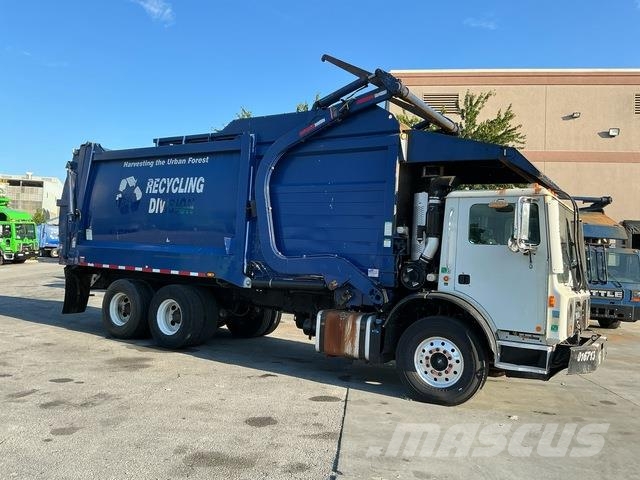 Mack MRU613 Müllwagen
