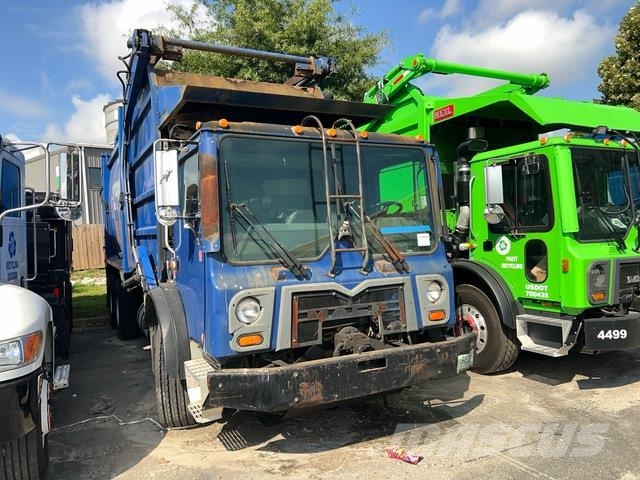 Mack MRU613 Müllwagen