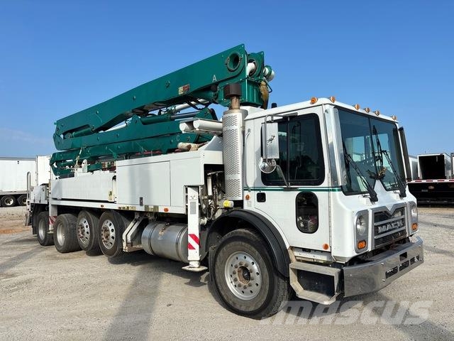 Mack MRU613 Kamionske beton pumpe