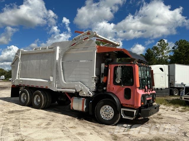 Mack MRU613 塵芥車、パッカー車