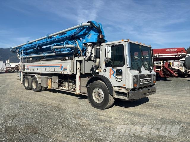 Mack MRU613 Kravas mašīna- betona sūknis