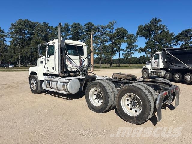 Mack PI64T وحدات الجر