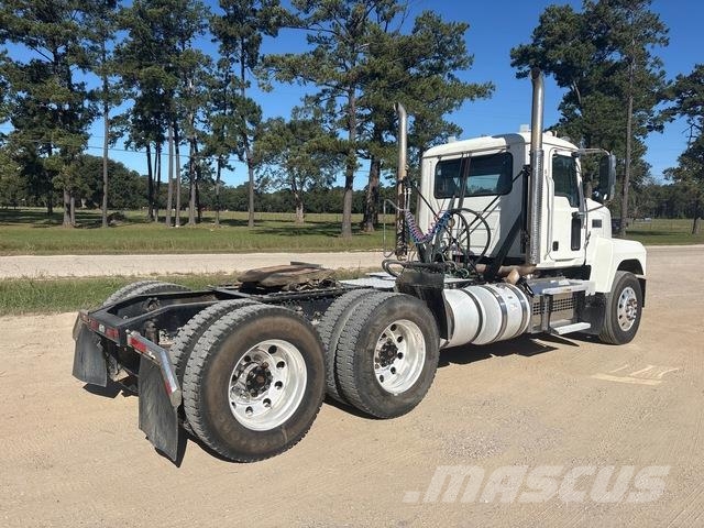 Mack PI64T وحدات الجر