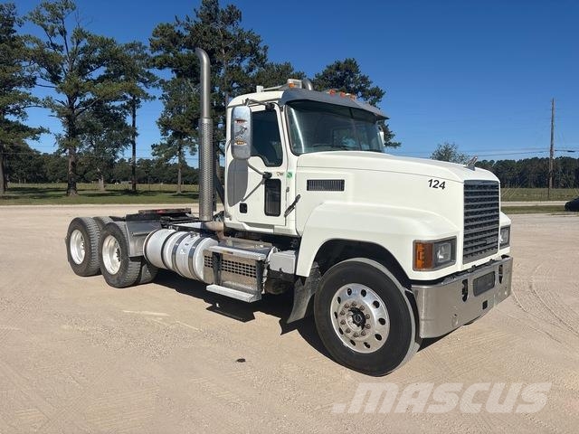 Mack PI64T وحدات الجر