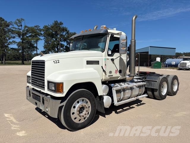 Mack PI64T وحدات الجر
