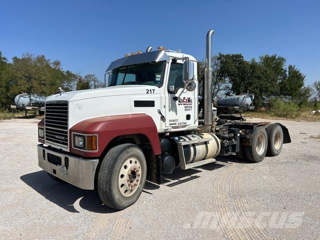 Mack Pinnacle Tractor Units