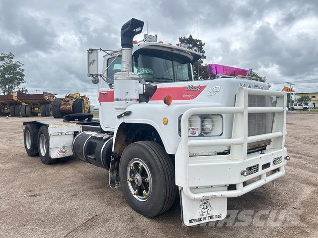 Mack R686RS Value-Liner Tractor Units