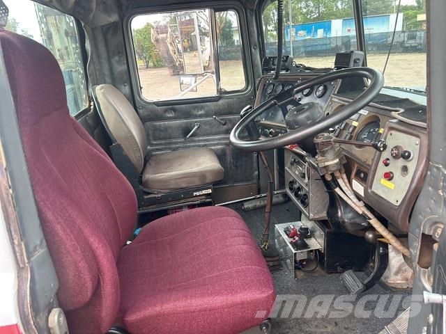 Mack R686RS Value-Liner Tractor Units