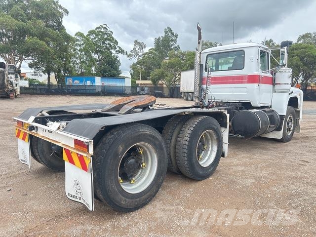 Mack R686RS Value-Liner Tractor Units