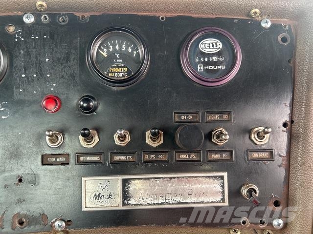Mack R686RS Value-Liner Tractor Units