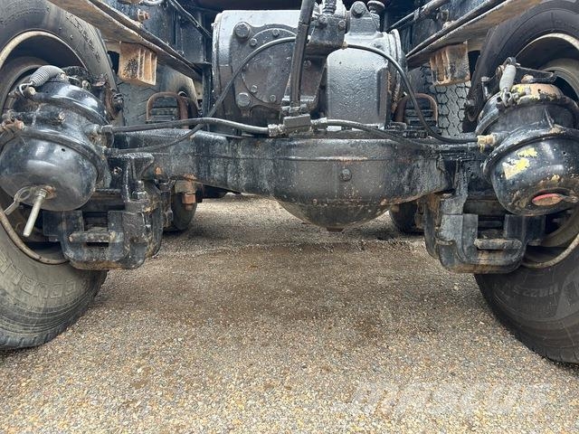 Mack R686RS Value-Liner Tractor Units