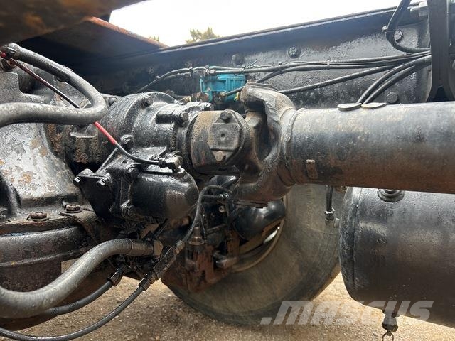 Mack R686RS Value-Liner Tractor Units