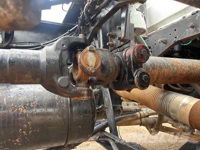 Mack R686RS Value-Liner Tractor Units