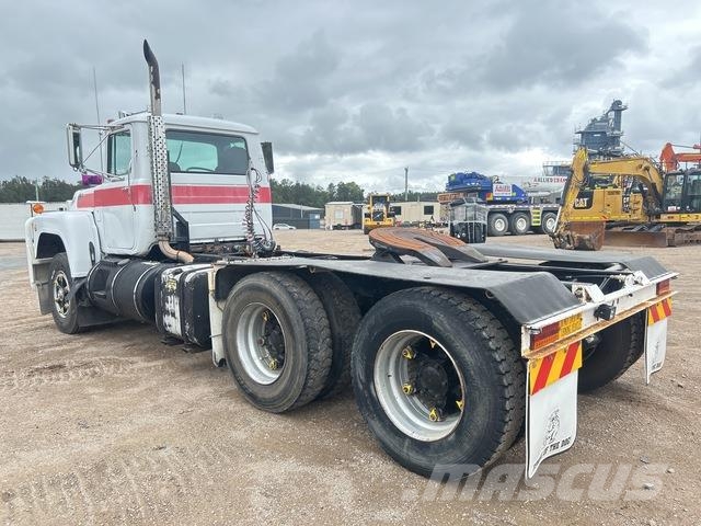Mack R686RS Value-Liner Tractor Units