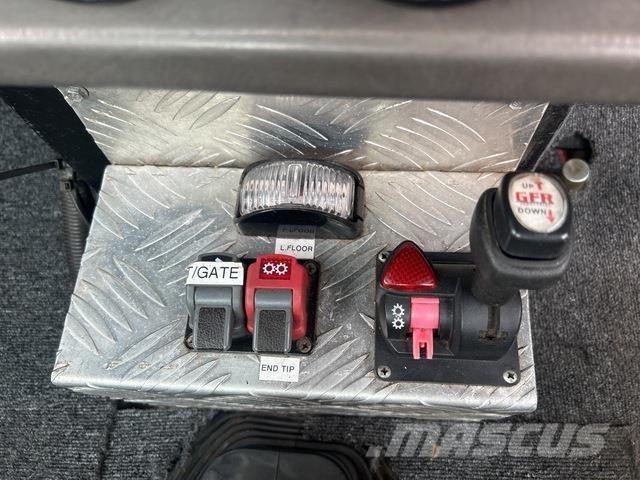 Mack R686RS Value-Liner Tractor Units