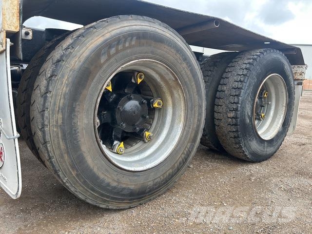 Mack R686RS Value-Liner Tractor Units