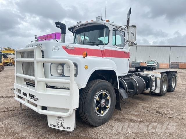 Mack R686RS Value-Liner Tractor Units