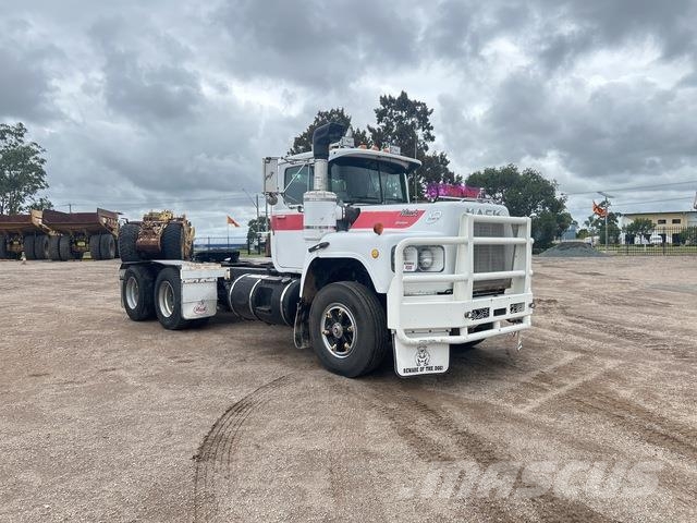 Mack R686RS Value-Liner Tractor Units