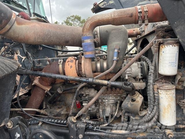 Mack R686RS Value-Liner Tractor Units