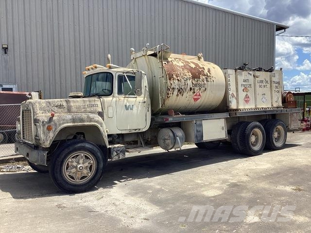 Mack RD686S Camiones cisternas