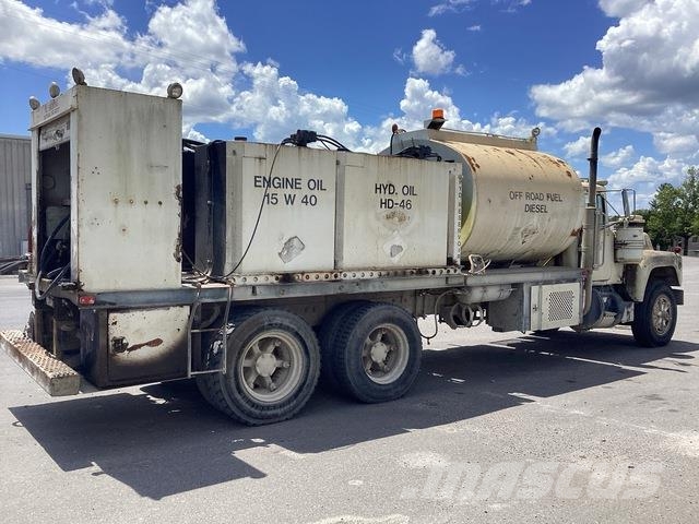 Mack RD686S Camiones cisternas