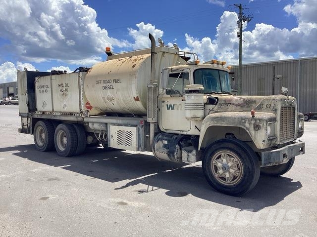 Mack RD686S Camiones cisternas
