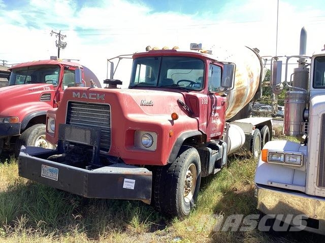 Mack RD686SX Специальные грузовики