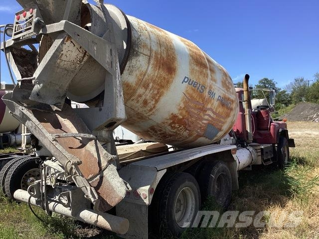 Mack RD686SX Специальные грузовики