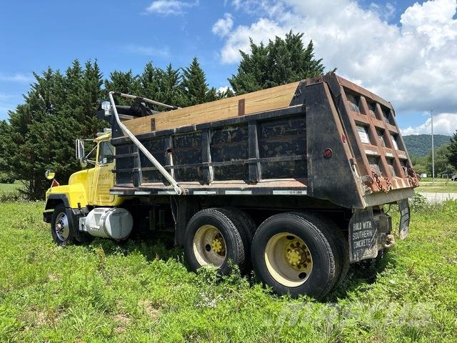 Mack RD688S Camiones bañeras basculantes o volquetes