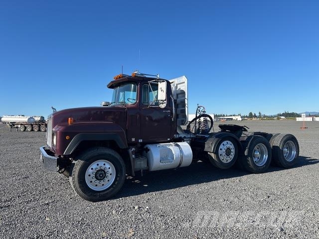 Mack RD688S وحدات الجر