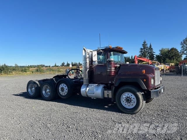 Mack RD688S وحدات الجر