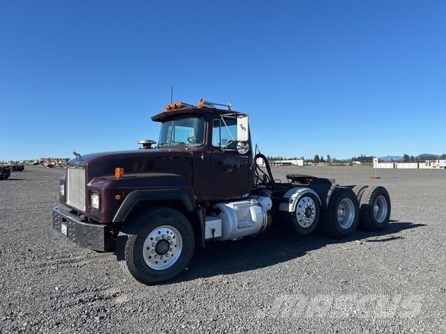 Mack RD688S وحدات الجر