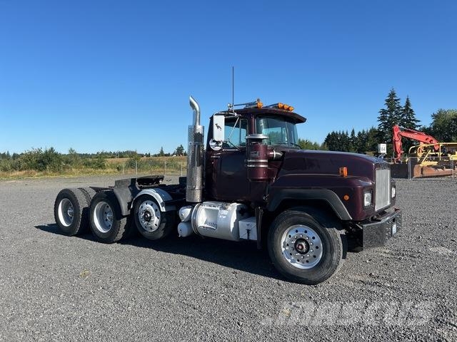 Mack RD688S وحدات الجر
