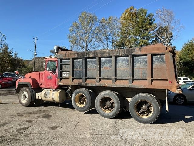 Mack RD688S Caminhões basculantes