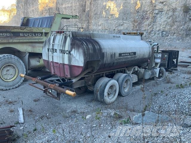 Mack RD688S Ūdens mašīnas