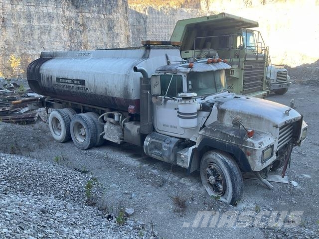 Mack RD688S Ūdens mašīnas