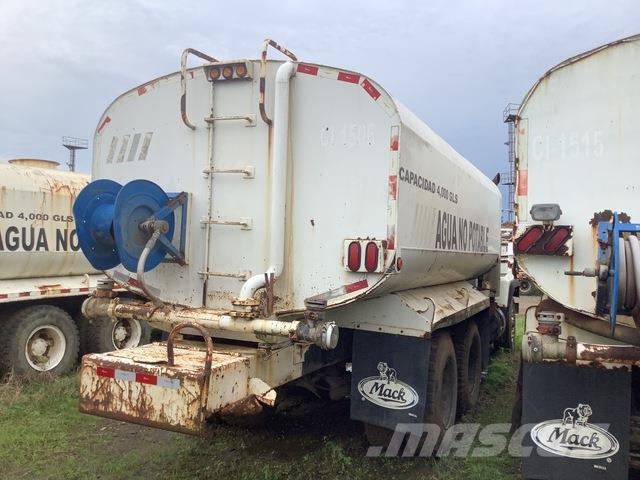 Mack RD690S Kamioni za vodu