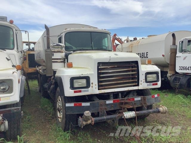 Mack RD690S Kamioni za vodu