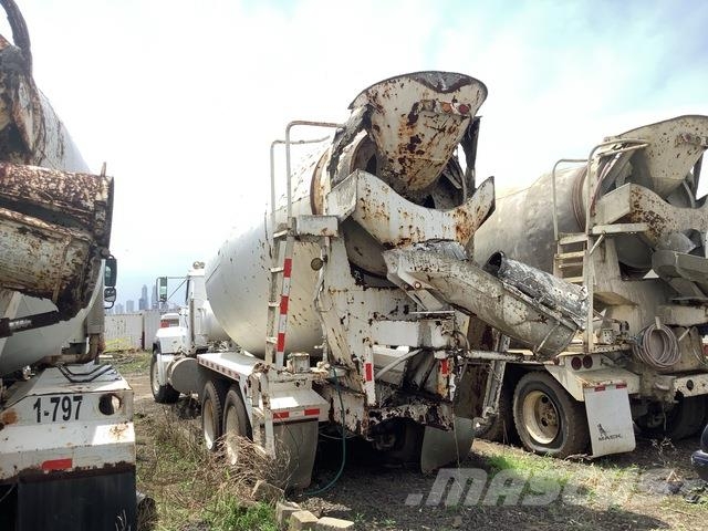 Mack RD690S Andere Fahrzeuge