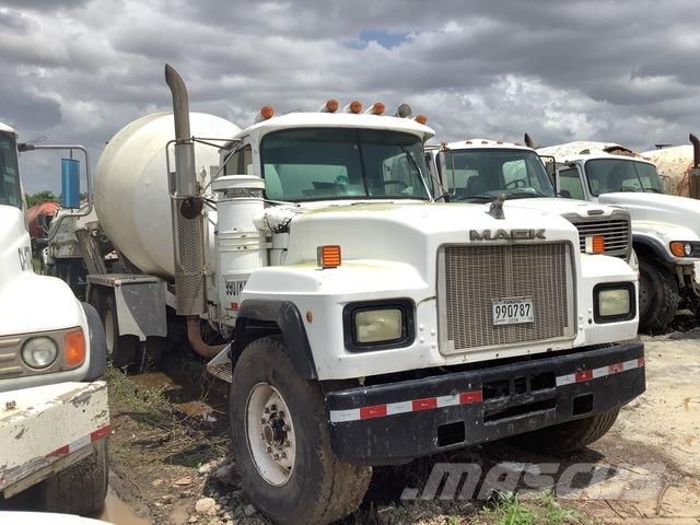 Mack RD690S Andere Fahrzeuge