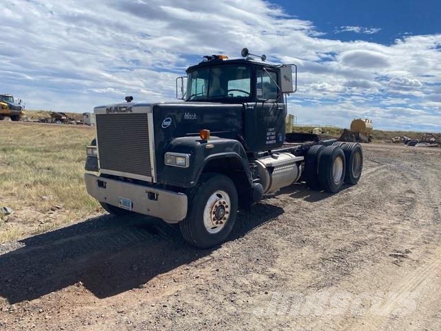 Mack RW713 Седельные тягачи