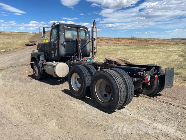 Mack RW713 Седельные тягачи